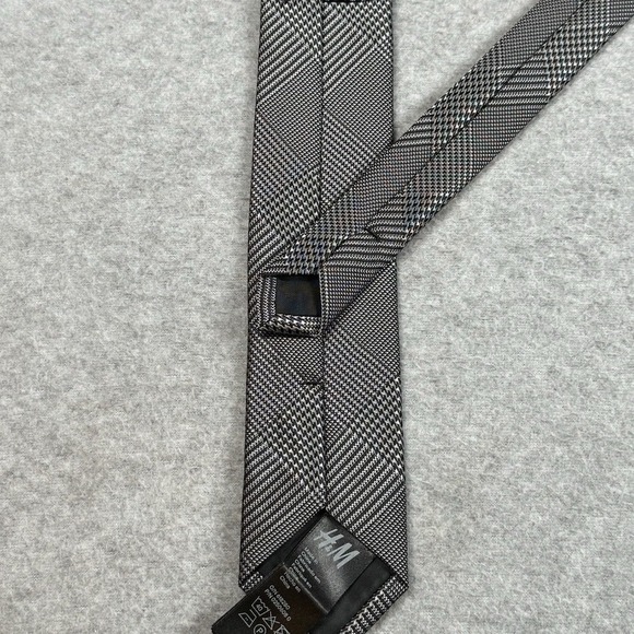 H&M Black Gray Houndstooth Plaid Polyester Men's Neck Tie Slim / Modern Style - Picture 4 of 8